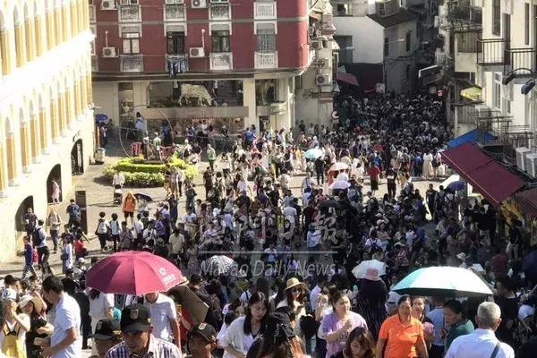 挤爆！澳门实施人潮管制！购物回珠千万不能超过这个限额……