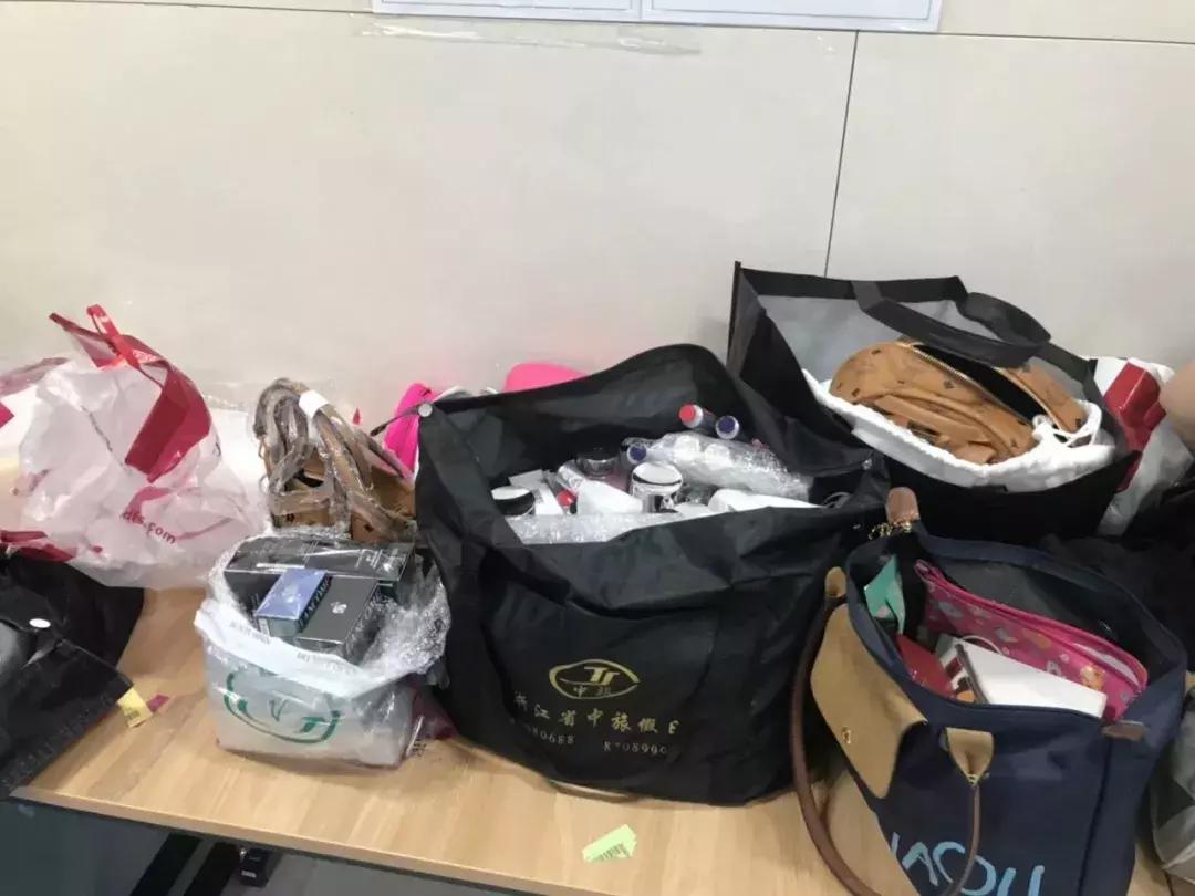 再见了,代购!再见了,微商!机场抓了100多人,男子当场下跪……