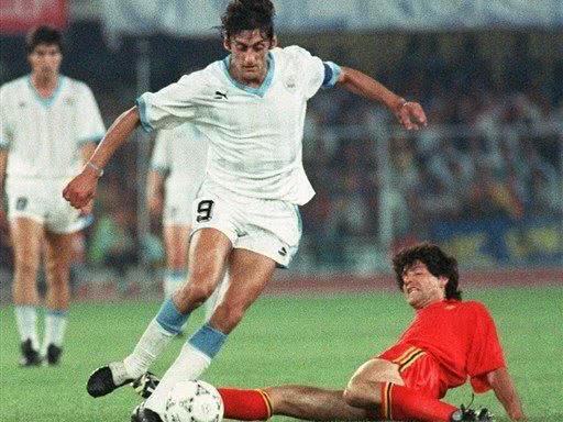 卡卡和皮尔洛哪个前腰厉害,足坛十大前腰卡卡