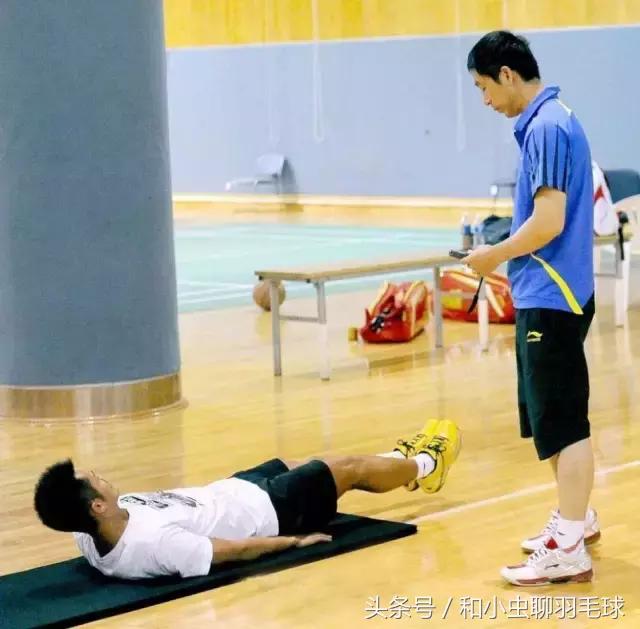 羽球高手推荐100元球拍,羽毛球高手的17点建议