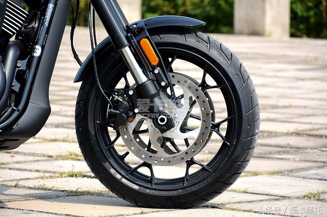 这不是你认识的哈雷试STREETROD750