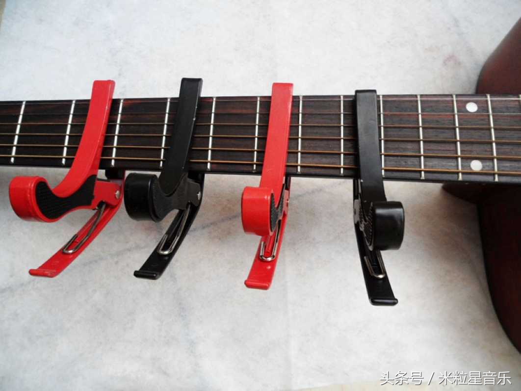 吉他初学者变调夹的使用方法,吉他初学者怎么用变调夹
