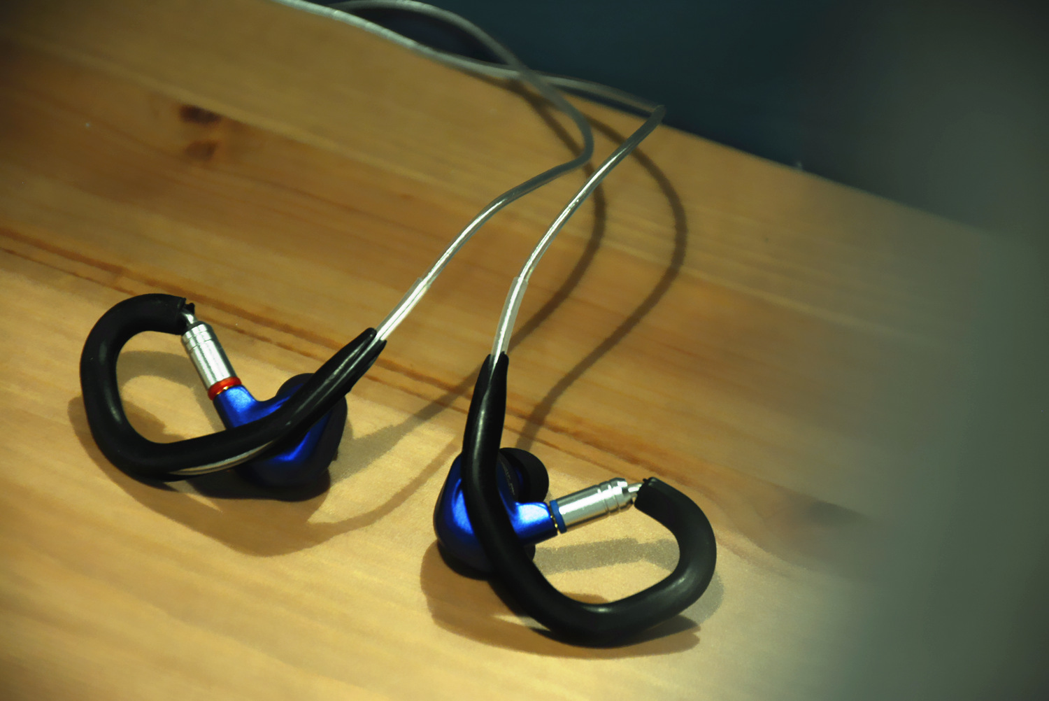 罕见六单元圈铁，线材可换，风格能调，BGVPDMG发烧级耳机体验