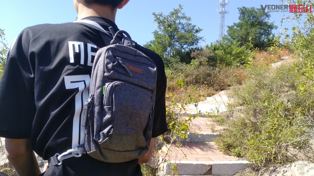 轻巧小背包,容量大且小巧轻便的背包