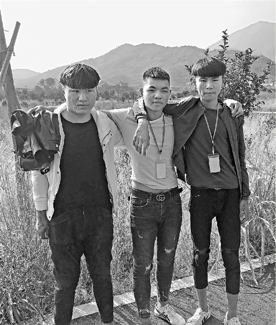 少年扶老人现在怎么样了,两少年扶老人视频