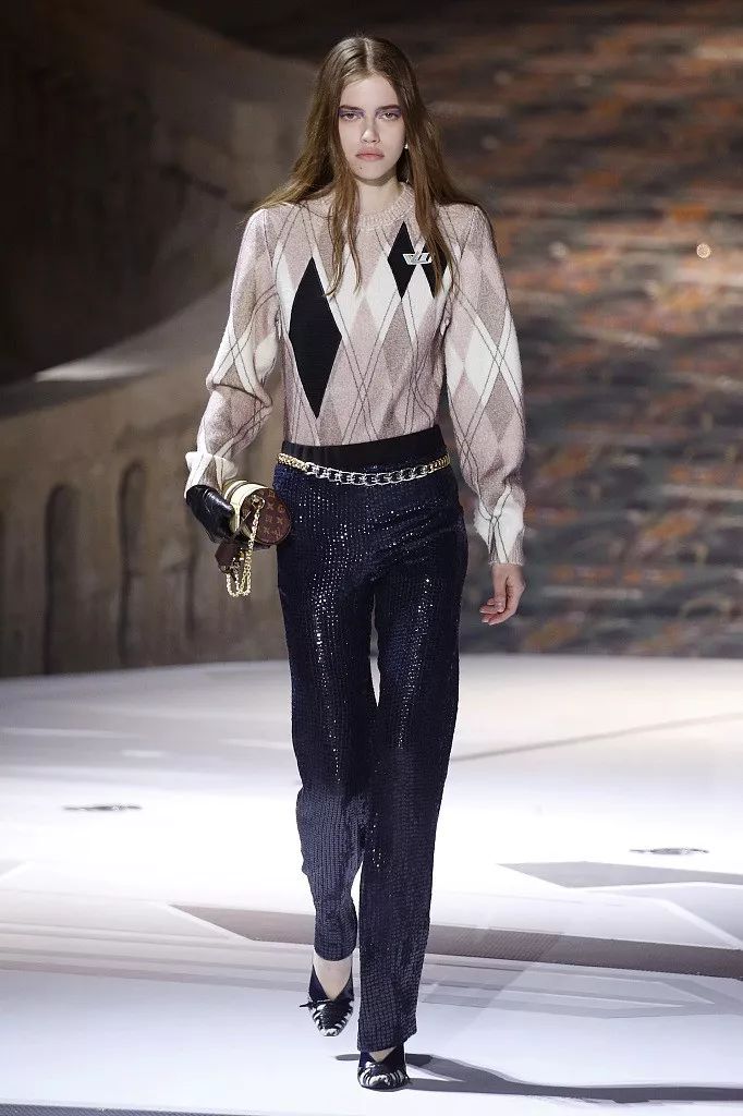 好看的格纹毛衣非常百搭好看,明星同款棋盘格开衫毛衣