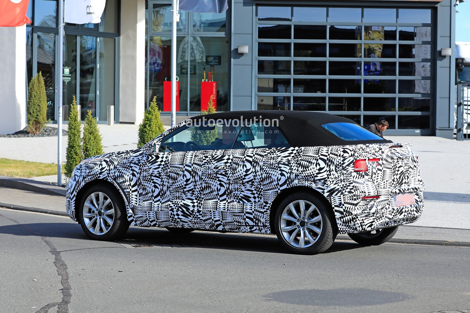 大众公布t-roc敞篷版官图,新款大众t-roc系列车型谍照曝光