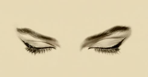 怎么选择一款适合自己的眼霜,珀莱雅红宝石眼霜适合什么年龄