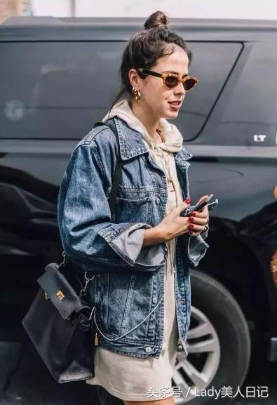 牛仔外套怎么穿出青春感,牛仔外套怎么穿才刚刚好