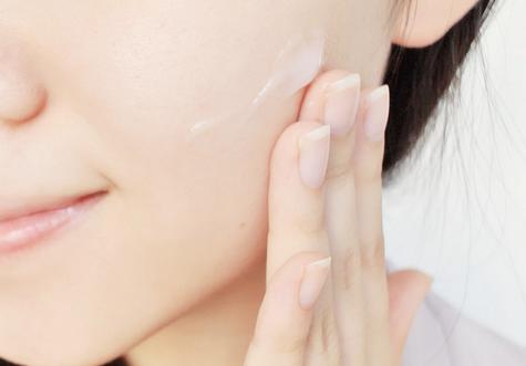 明明才十几岁皮肤却像几十岁的人,脸部抗老冻龄步骤