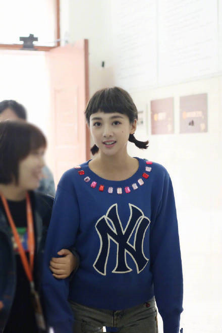 《明星大侦探》第二期录制现场，邓伦鬼鬼都来了，新嘉宾被质疑