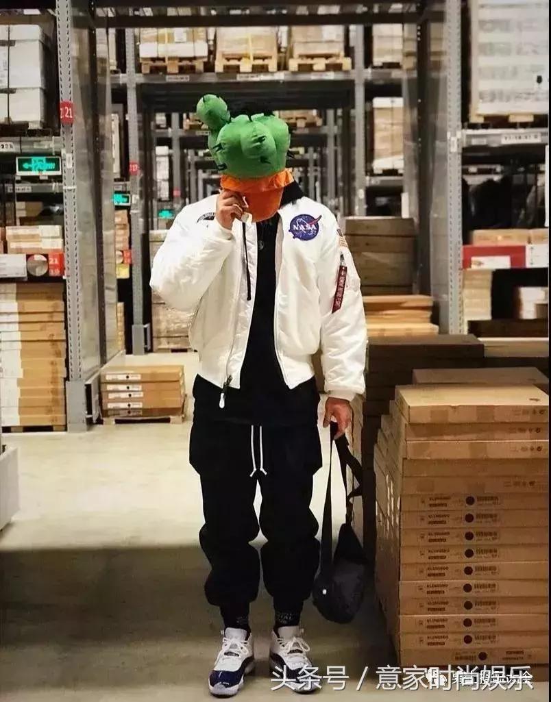 采访别人一身衣服多少钱,采访男生一身穿搭几十万