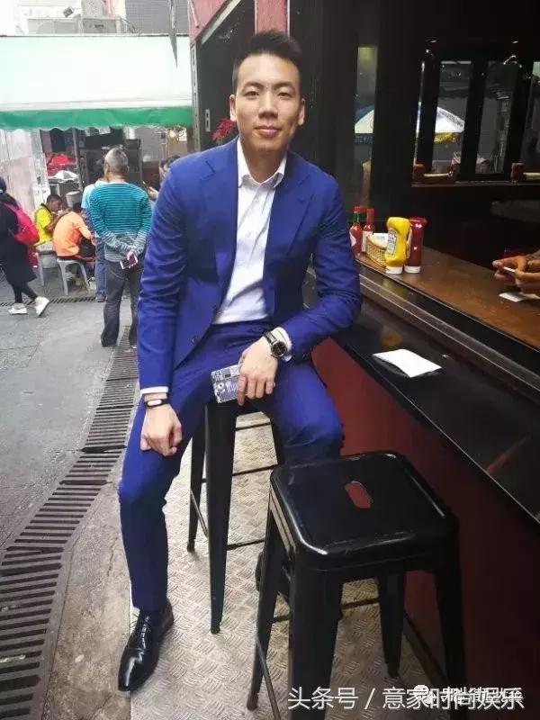 采访别人一身衣服多少钱,采访男生一身穿搭几十万