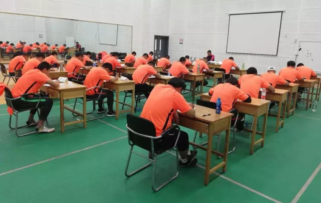 国家队教练组于根伟,于根伟的教练