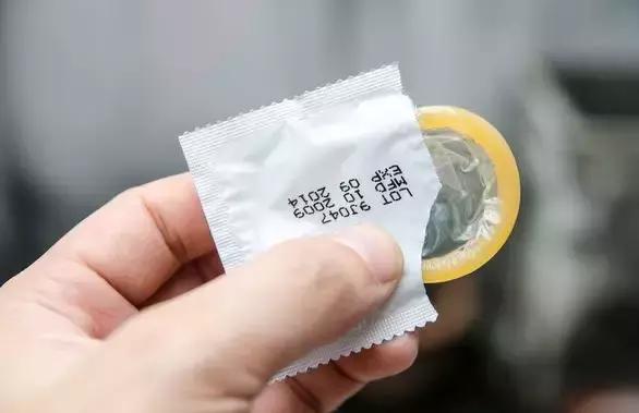 避孕套是一次性的，有人却洗了反复用！6大错误用法，现在提醒你