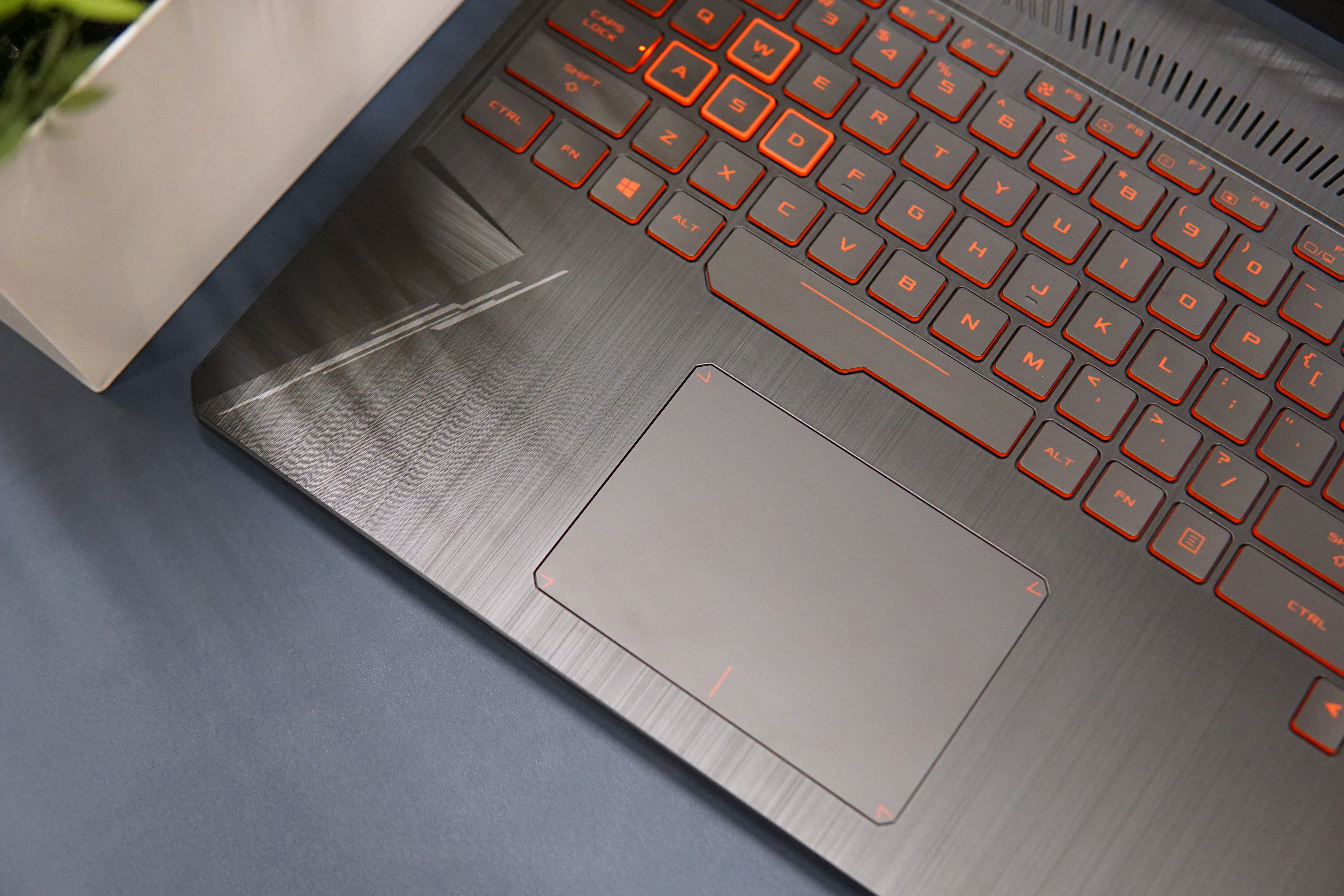 华硕飞行堡垒6更换屏幕多少钱,华硕飞行堡垒6全金属外壳吗