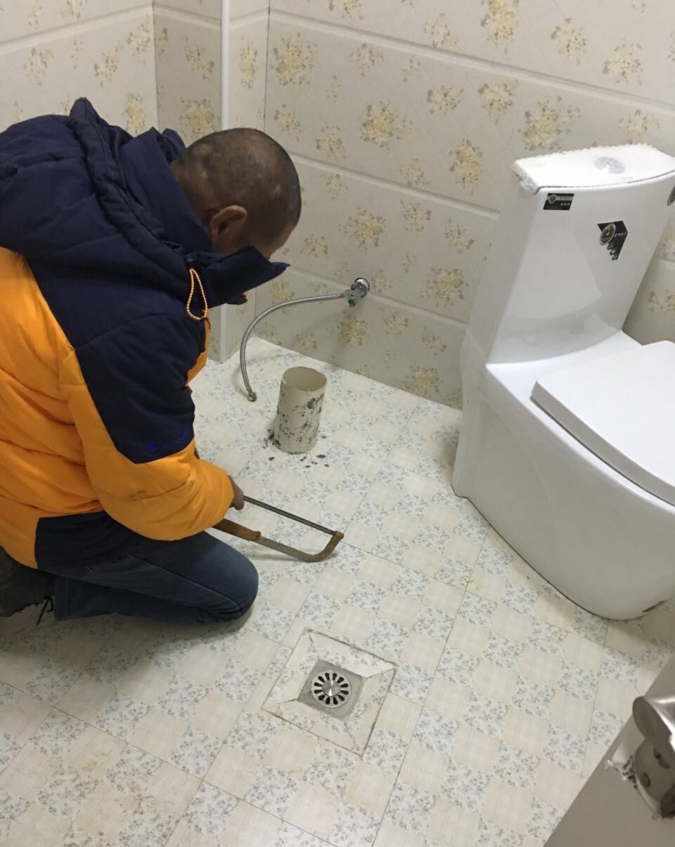 马桶安装好被工人用了,马桶刚装上师傅就小便怎么办