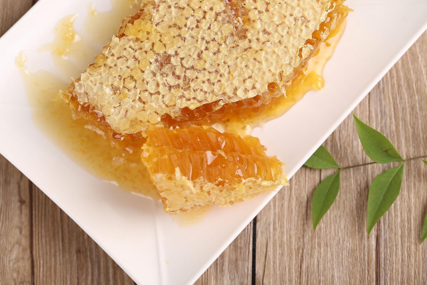 痘痘要不要处理,痘痘反复长别用手挤教你正确祛痘