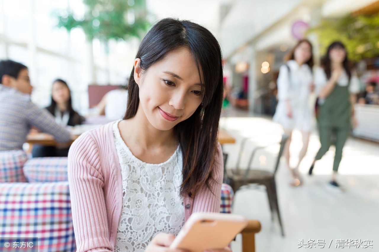 吓尿！每天玩手机4小时，8年后开刀换骨！颈椎病，正疯狂袭来！