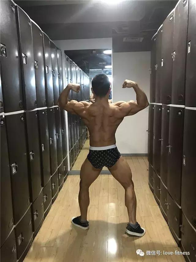 70kg卧推105kg深蹲140kg硬拉160kg,深蹲硬拉卧推共300公斤什么水平