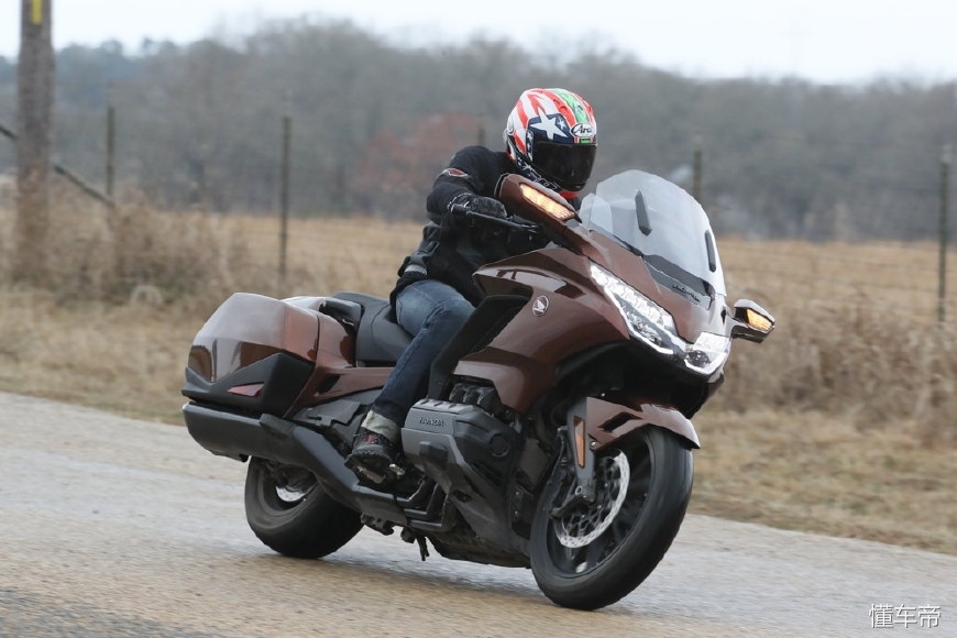 本田金翼gl1800试驾,2022款本田金翼视频试驾