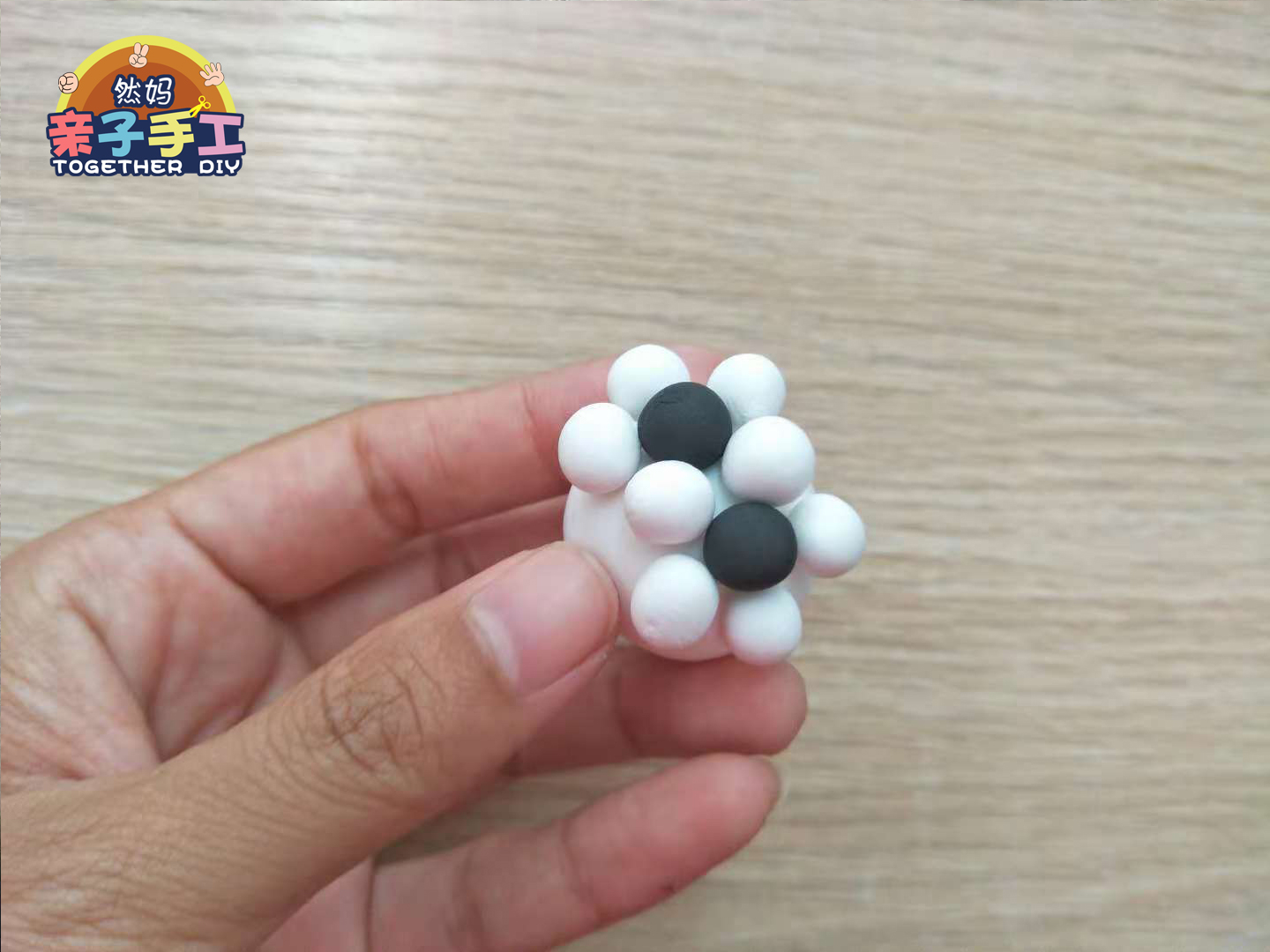 怎么用黏土做足球,足球粘土怎么做最简单