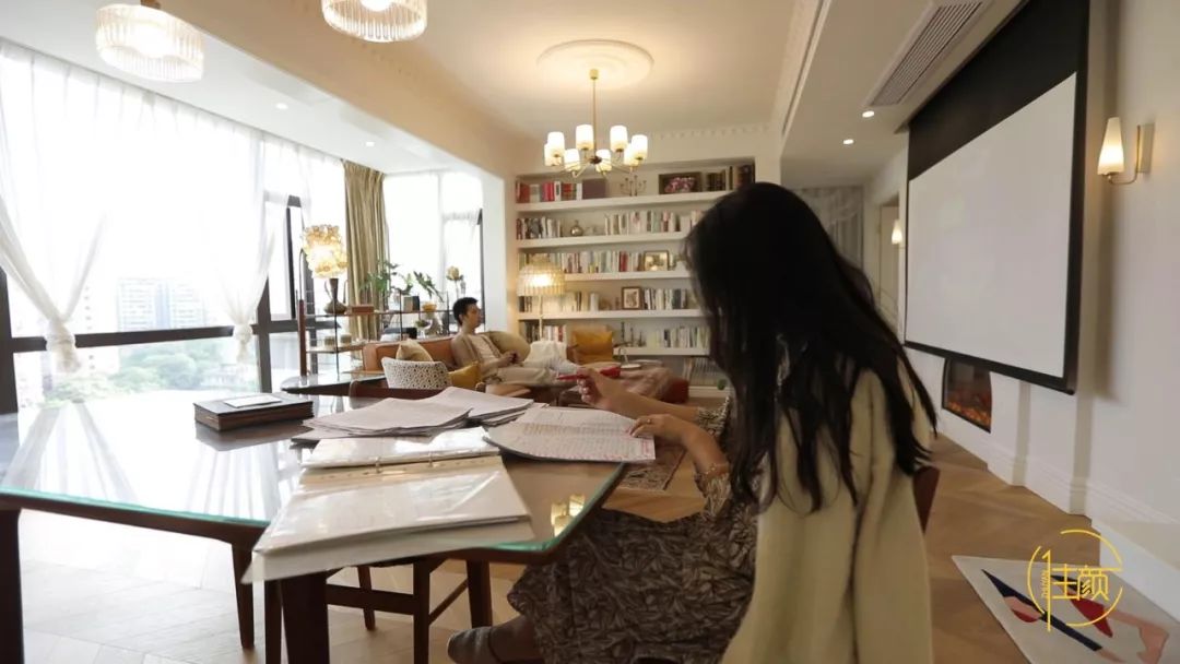 她不跟风网红款，竟花了60w把一堆旧家具搬回了家！