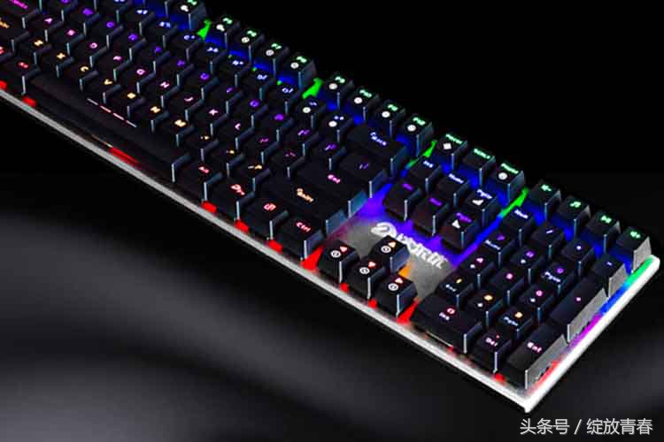 只要游戏装备给力，你不想吃鸡都难