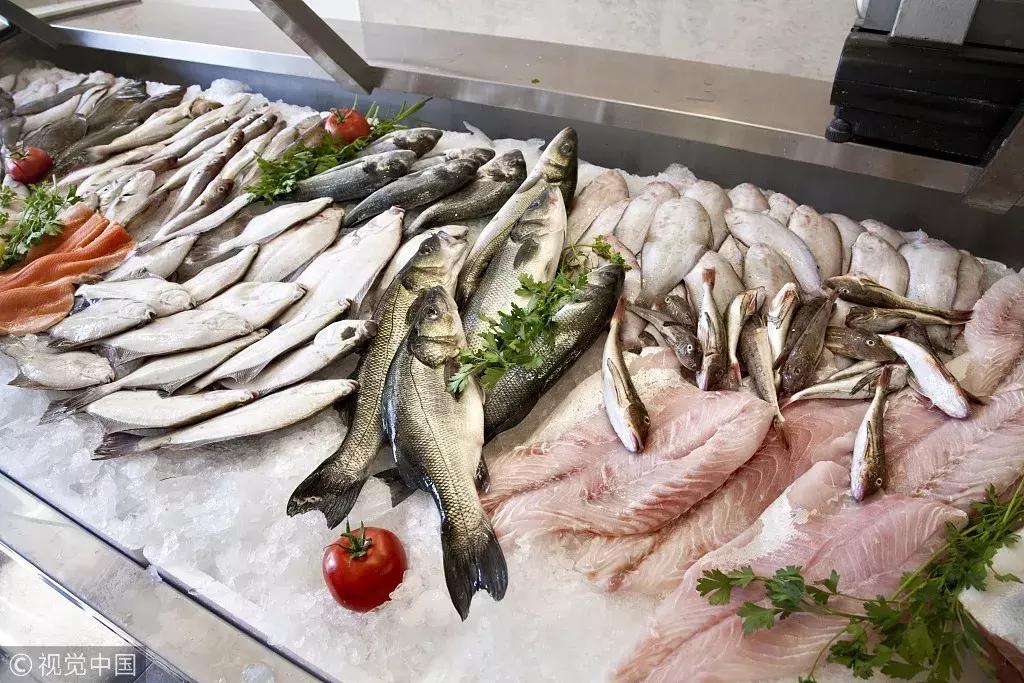 一个男子喝了一口椰汁,喝变质椰子汁死亡事件