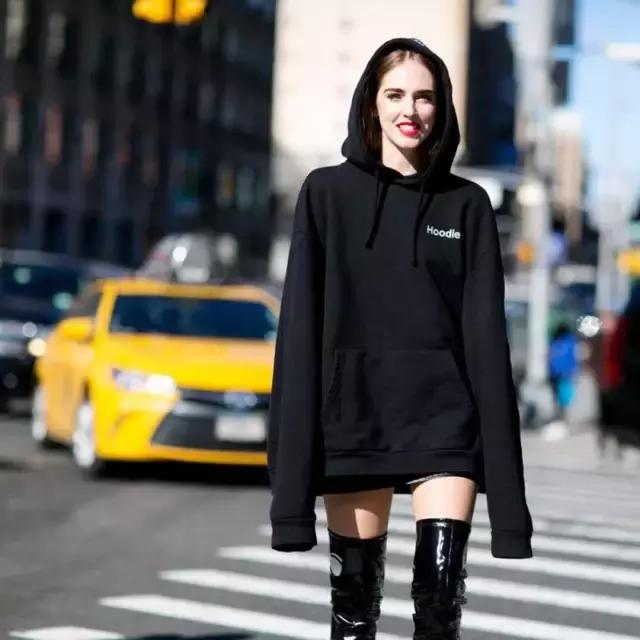 秋天怎么穿时髦又有气质,今年秋天最流行的搭配