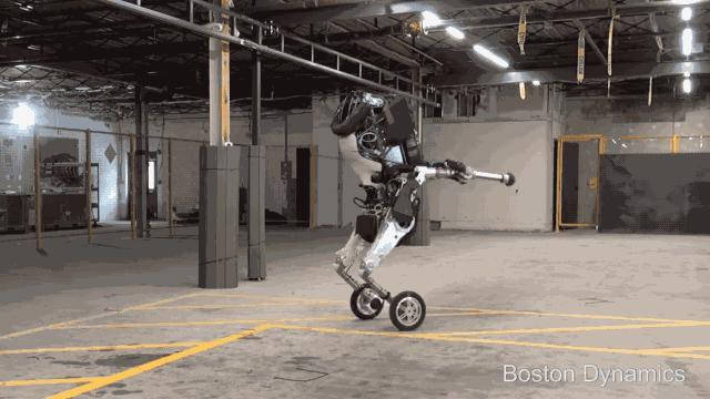 机器人跑酷太空步,机器人跑酷单脚跳上阶梯