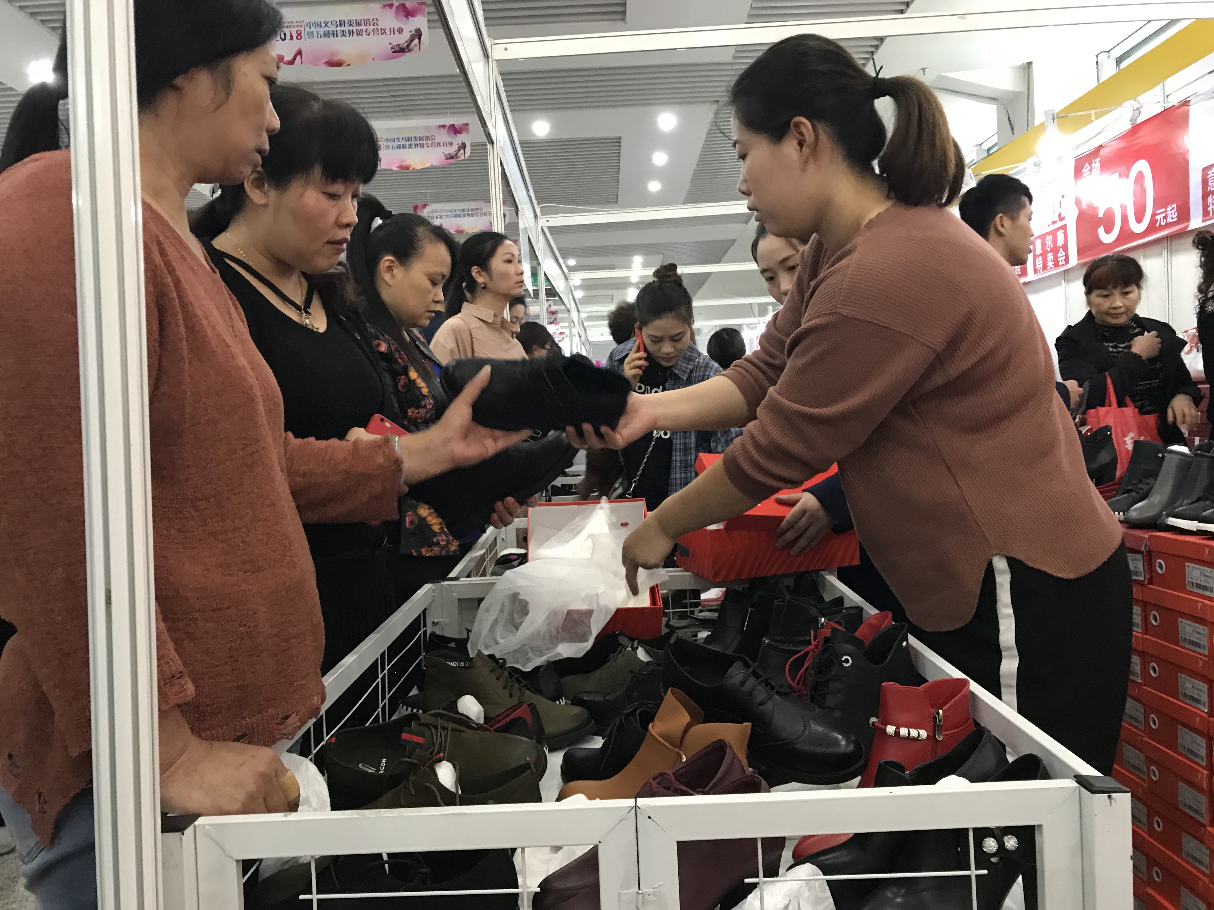 商城集团“试水”垂直展四区鞋类行业成“先发军”