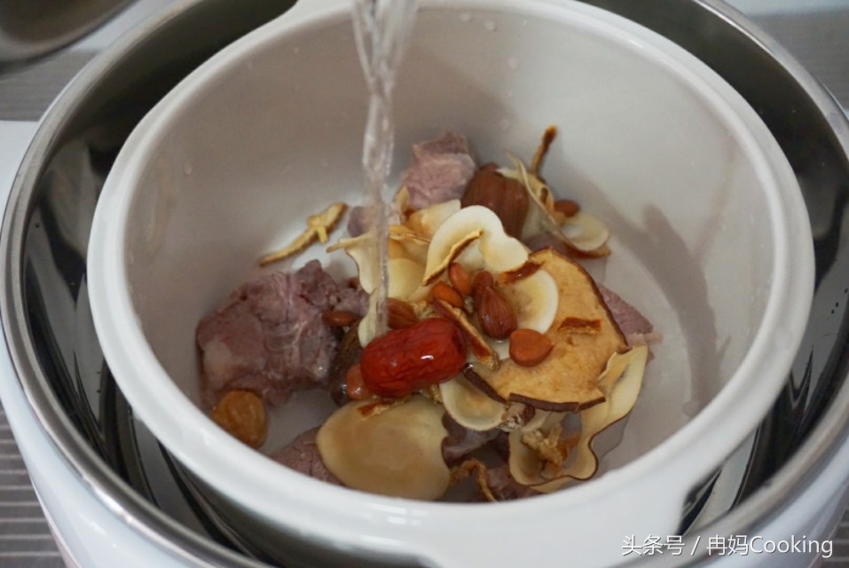 海底椰沙参玉竹无花果煮水功效,虎奶菌海底椰无花果汤