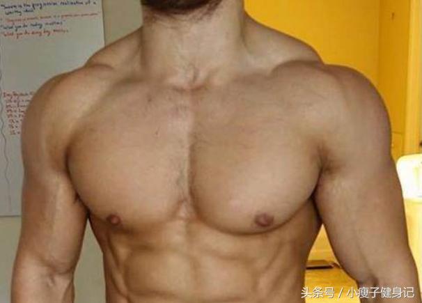 练胸感觉胸部受伤,练胸肩膀受伤了怎么办