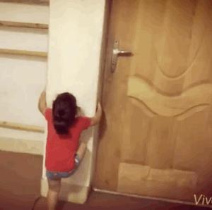 小孩倒立俯卧撑,倒立俯卧撑小学生练八块腹肌