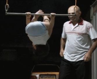 小孩倒立俯卧撑,倒立俯卧撑小学生练八块腹肌