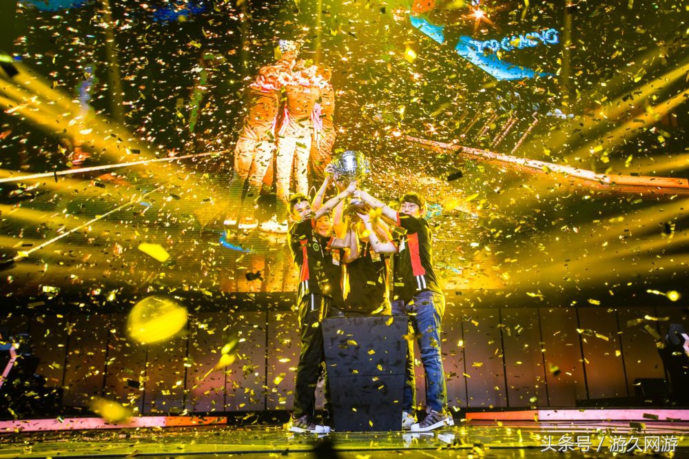 看到LMS的哀鸿遍野，不禁想起S5时期的LPL，那是希望破灭的感觉