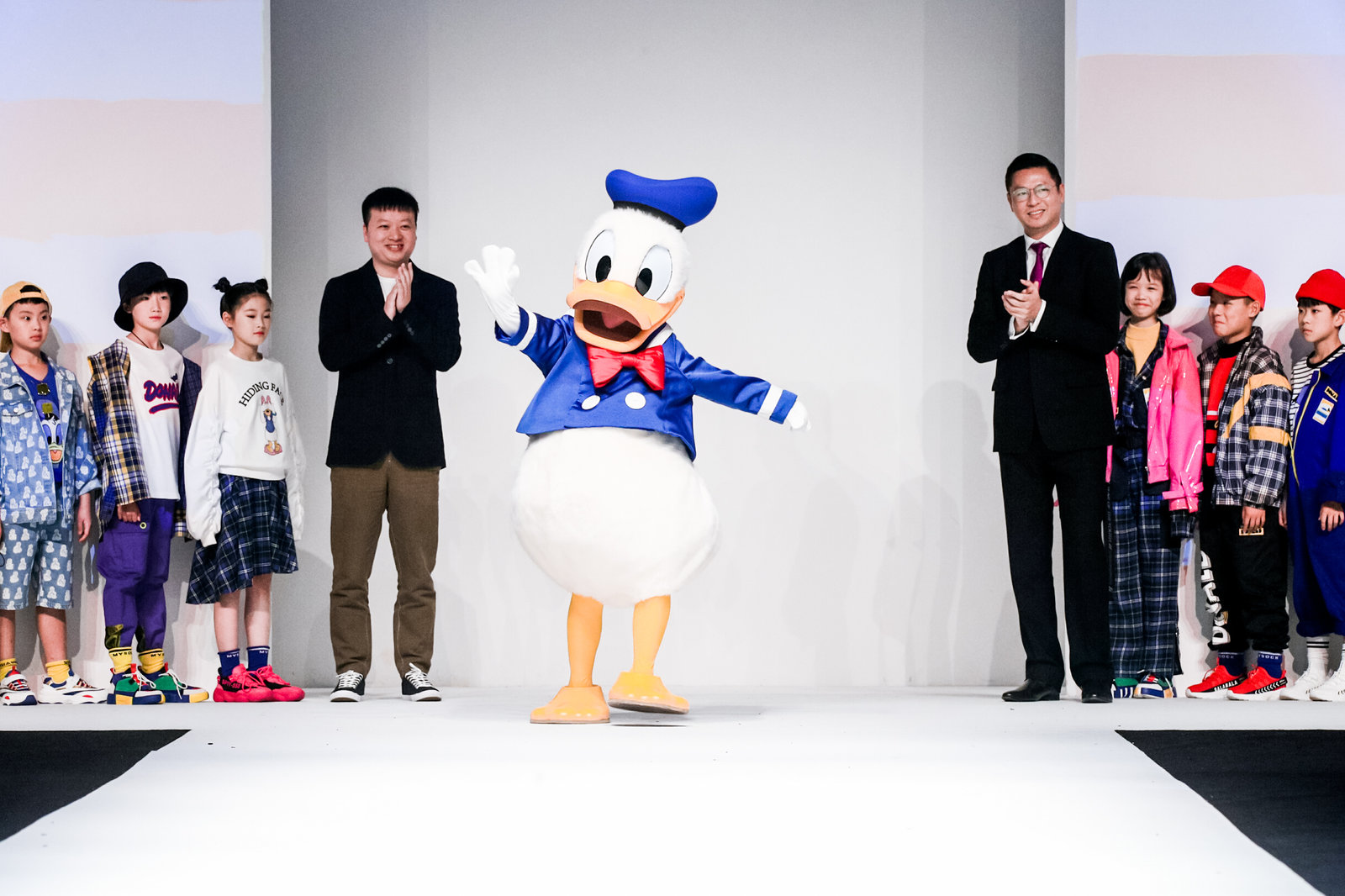 唐老鸭服装套装,巴拉巴拉官方视频唐老鸭