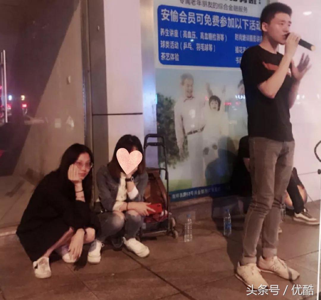 被甩后,她背着一把菜刀追他到北京|凌晨四点的重庆