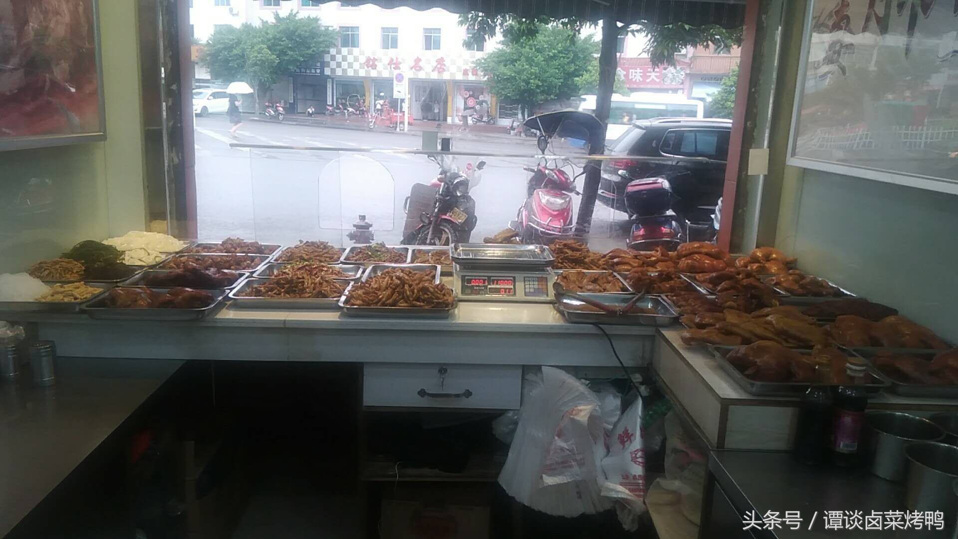 卤菜新手选择摆摊和开店的利与弊,熟食店的卤菜如何才能更好卖