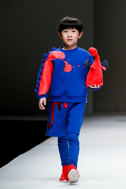 巴拉巴拉唐老鸭羽绒服深蓝,巴拉巴拉迪士尼唐老鸭联名款