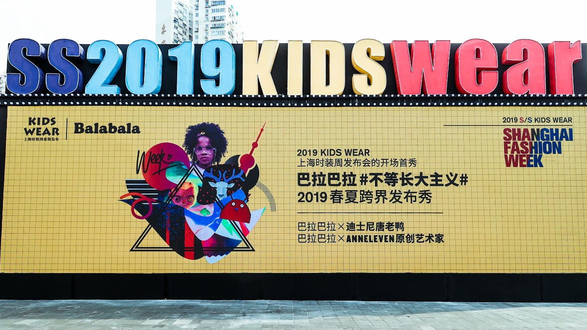 巴拉巴拉唐老鸭羽绒服深蓝,巴拉巴拉迪士尼唐老鸭联名款