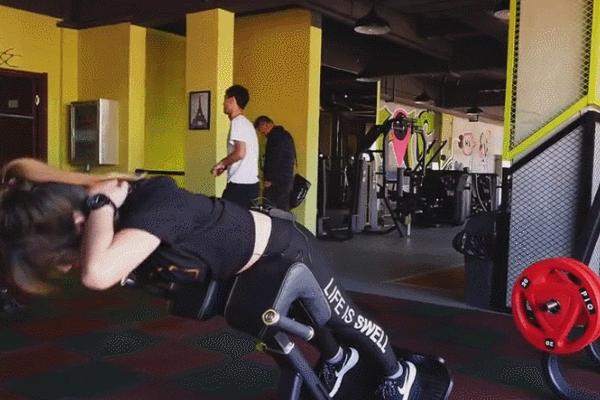 背部练厚好还是背部练薄好,杠铃划船怎样让背部练的更厚