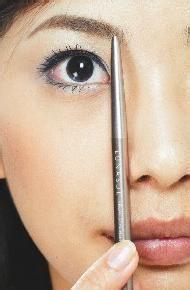 手一抖眉型就毁了？教你几招，新手也能修出“黄金比例眉”