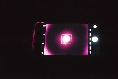 如何查房间内是否有针孔摄像头,屋内有针孔摄像头怎么查