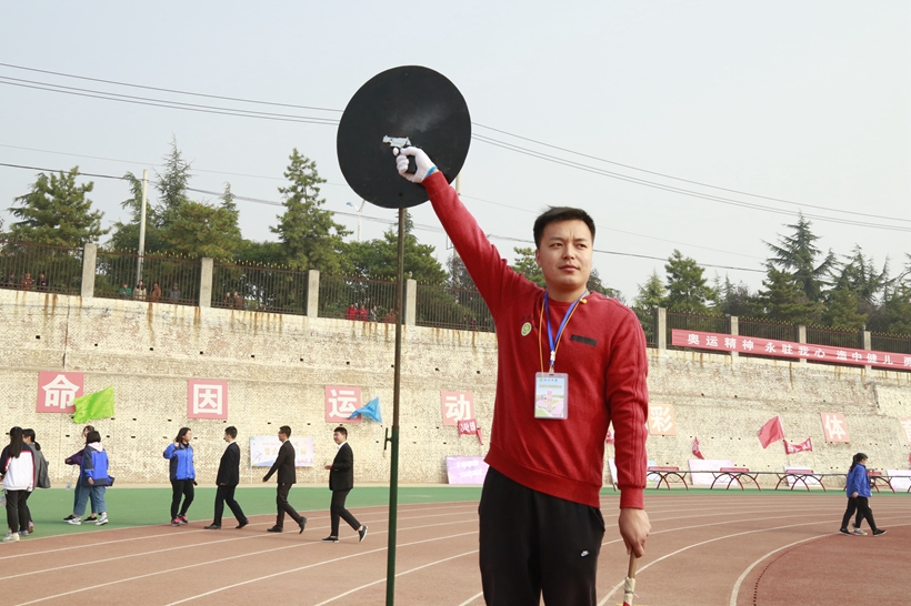 团结拼搏自信自立展现自我,团结拼搏精神视频