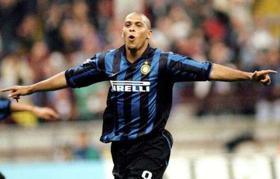 泪奔！米兰德比重燃，满满都是青葱岁月的回忆，红黑米兰情永不变