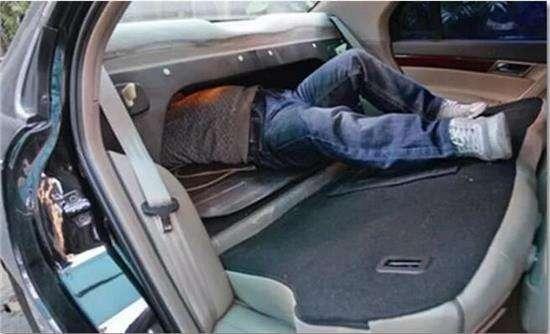 汽车落水自救技巧视频教程卡通,汽车落水如何自救逃生