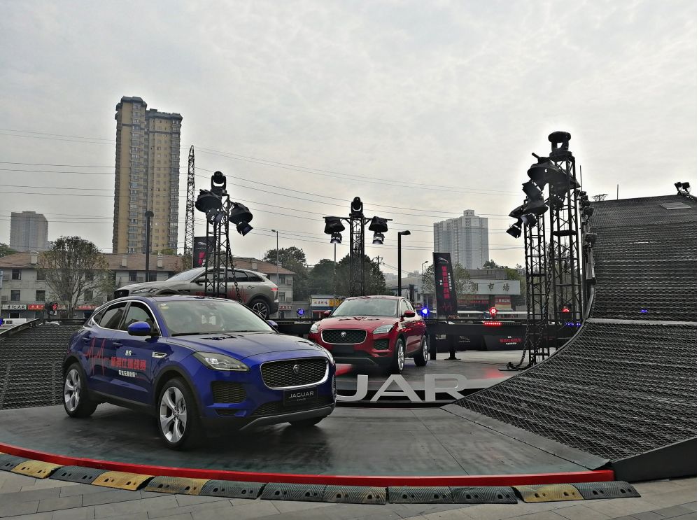 捷豹f-pace霸气魔都街拍,沉浸式体验捷豹老款fpace