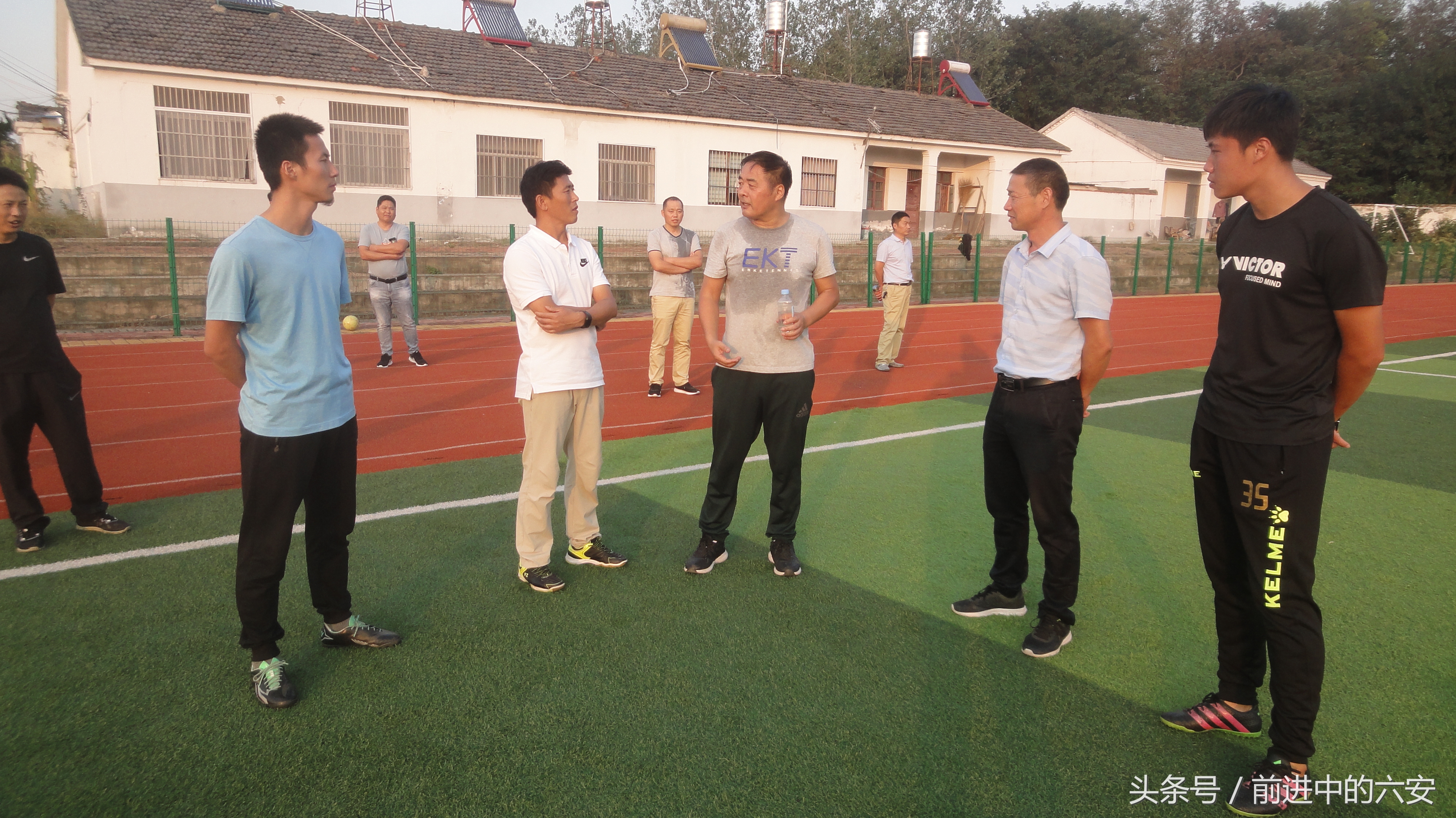 东桥镇中心学校老师,东桥中心小学足球队